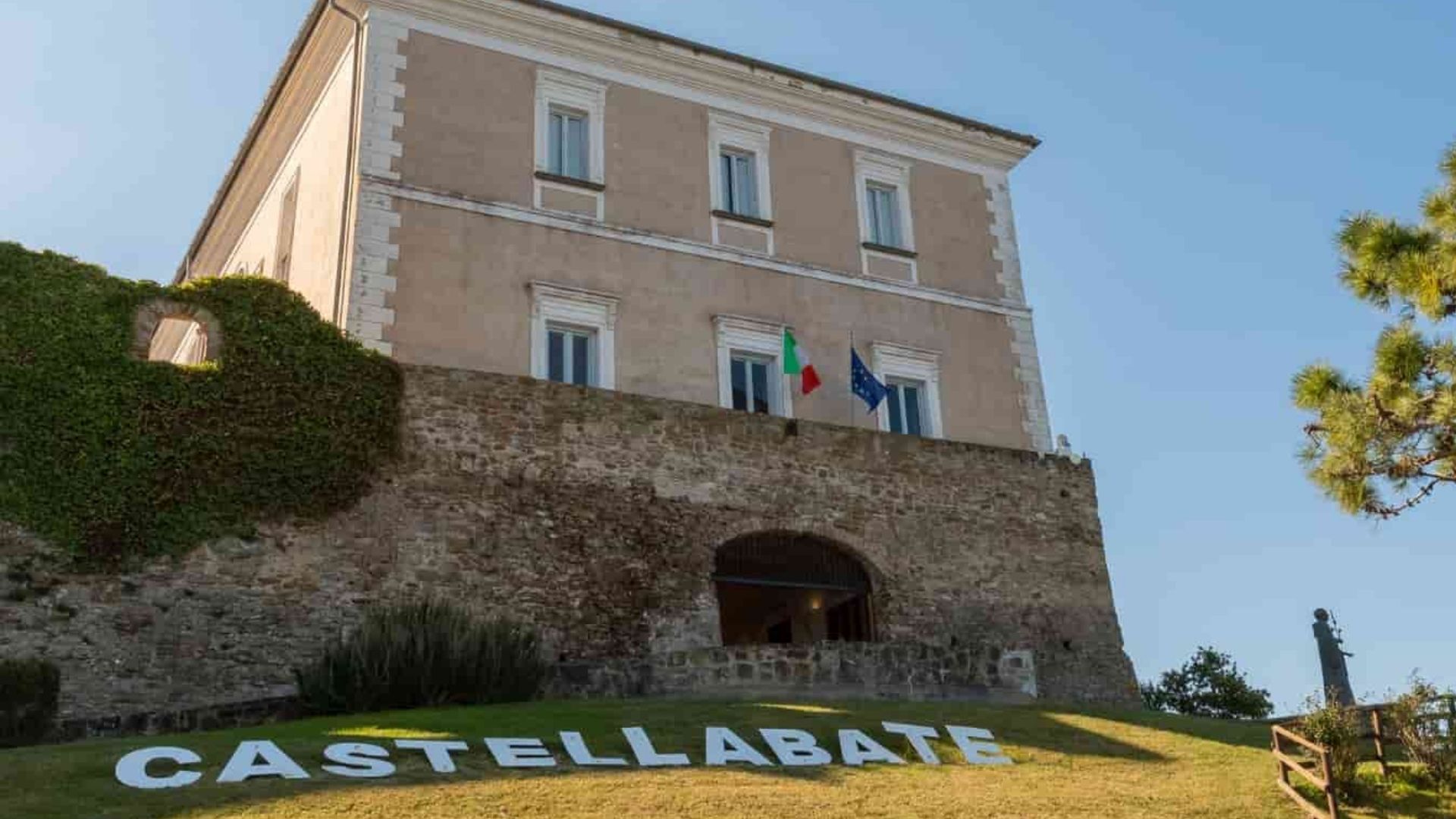 “Estate al Castello” anima Castellabate: spettacoli, commedie e concerti per tutta la stagione