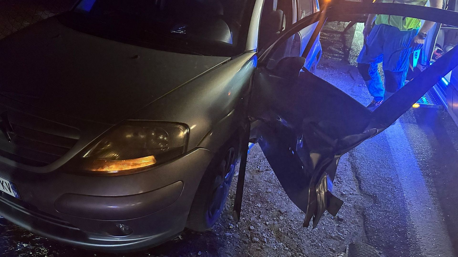 Urta un’auto in sosta e fugge: incidente nella notte a Castellabate