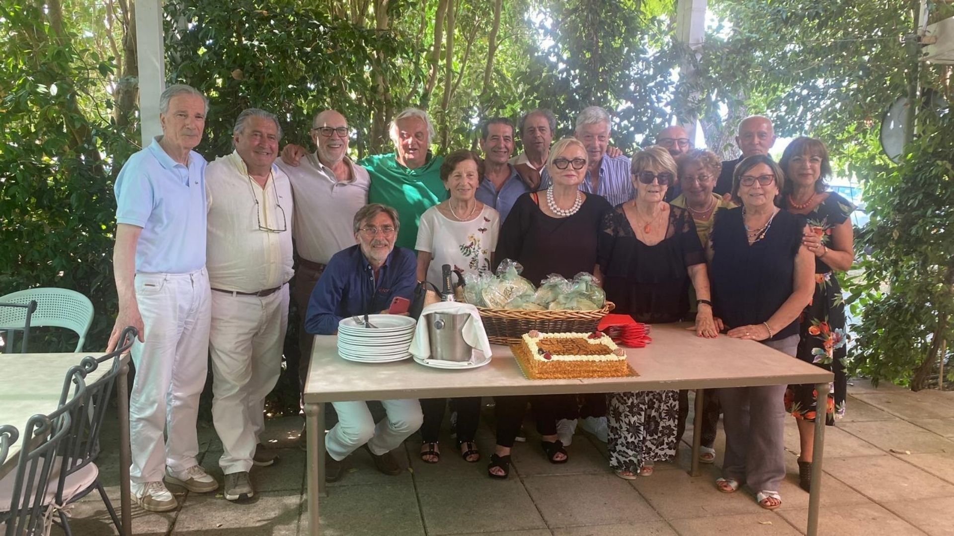 Liceo Gatto di Agropoli: la 5B del ’75 festeggia il 50° anniversario della maturità