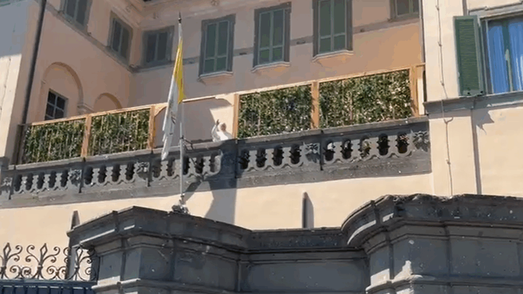 Emozione per un gruppo di ragazzi di Montesano SM: per loro la benedizione di Papa Leone