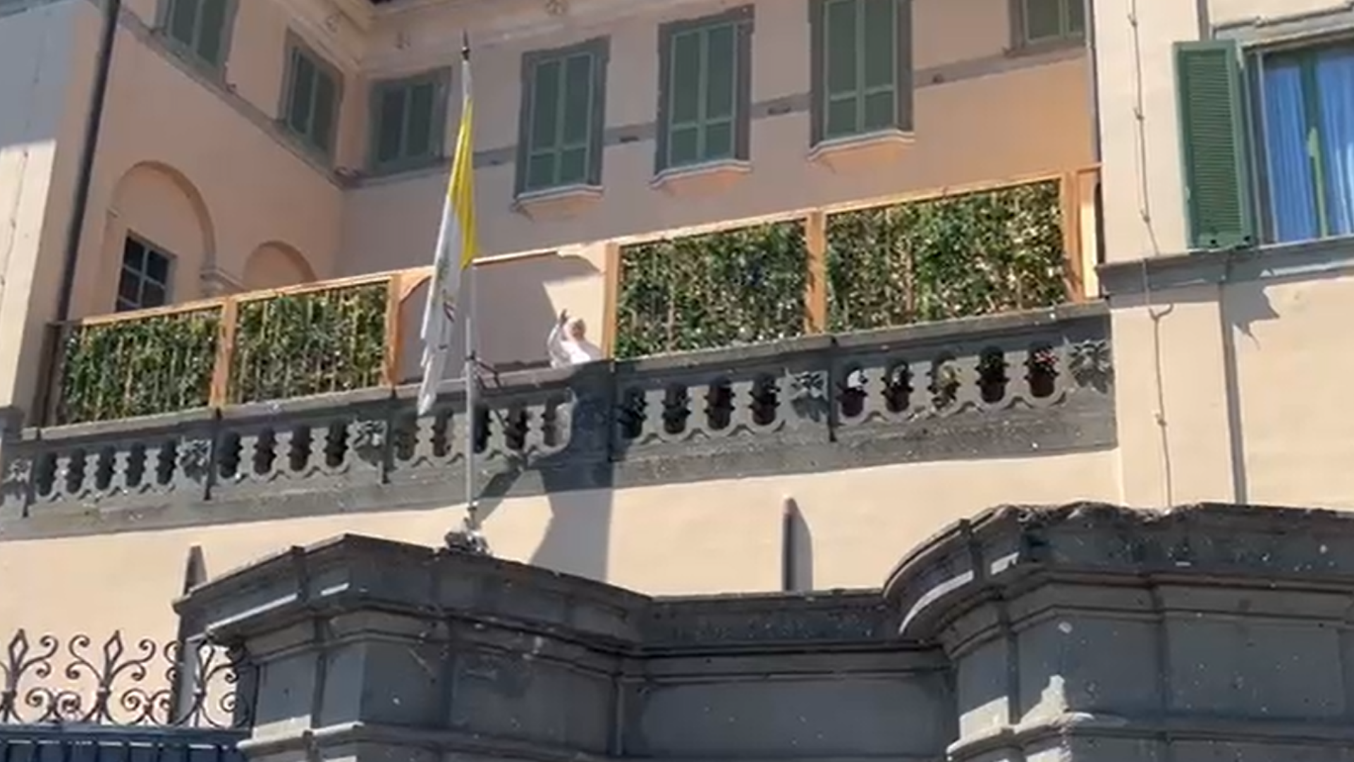 Emozione per un gruppo di ragazzi di Montesano SM: per loro la benedizione di Papa Leone