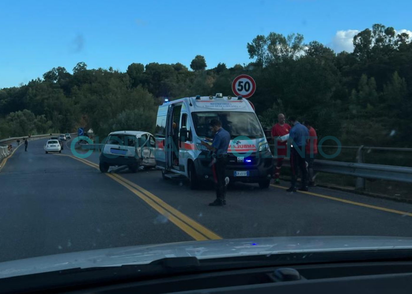 Incidente sulla Cilentana tra Vallo e Ceraso: Panda fuori strada, un ferito