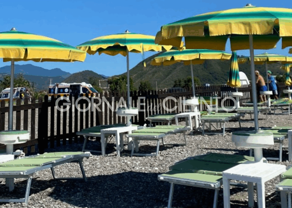 Tragedia in spiaggia a Policastro: turista muore colto da malore in acqua