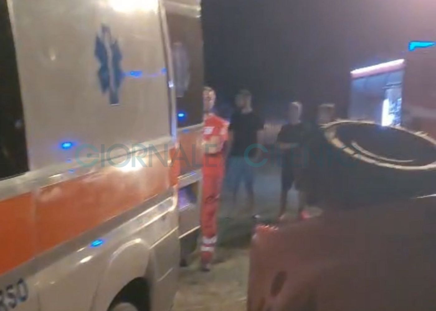 Castellabate, 16enne con il piede incastrato sotto un carrello elevatore