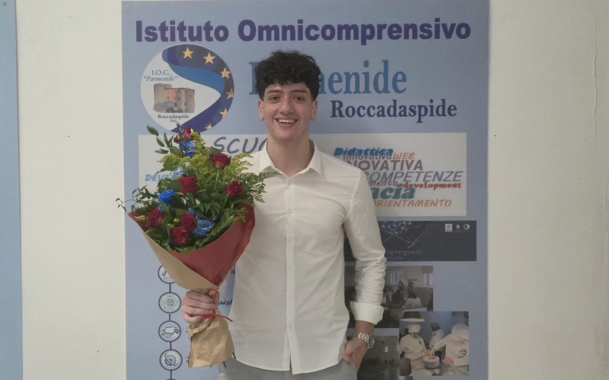 Simone Verlotta, 17 anni, supera due anni in uno e conquista la maturità con 100 e lode