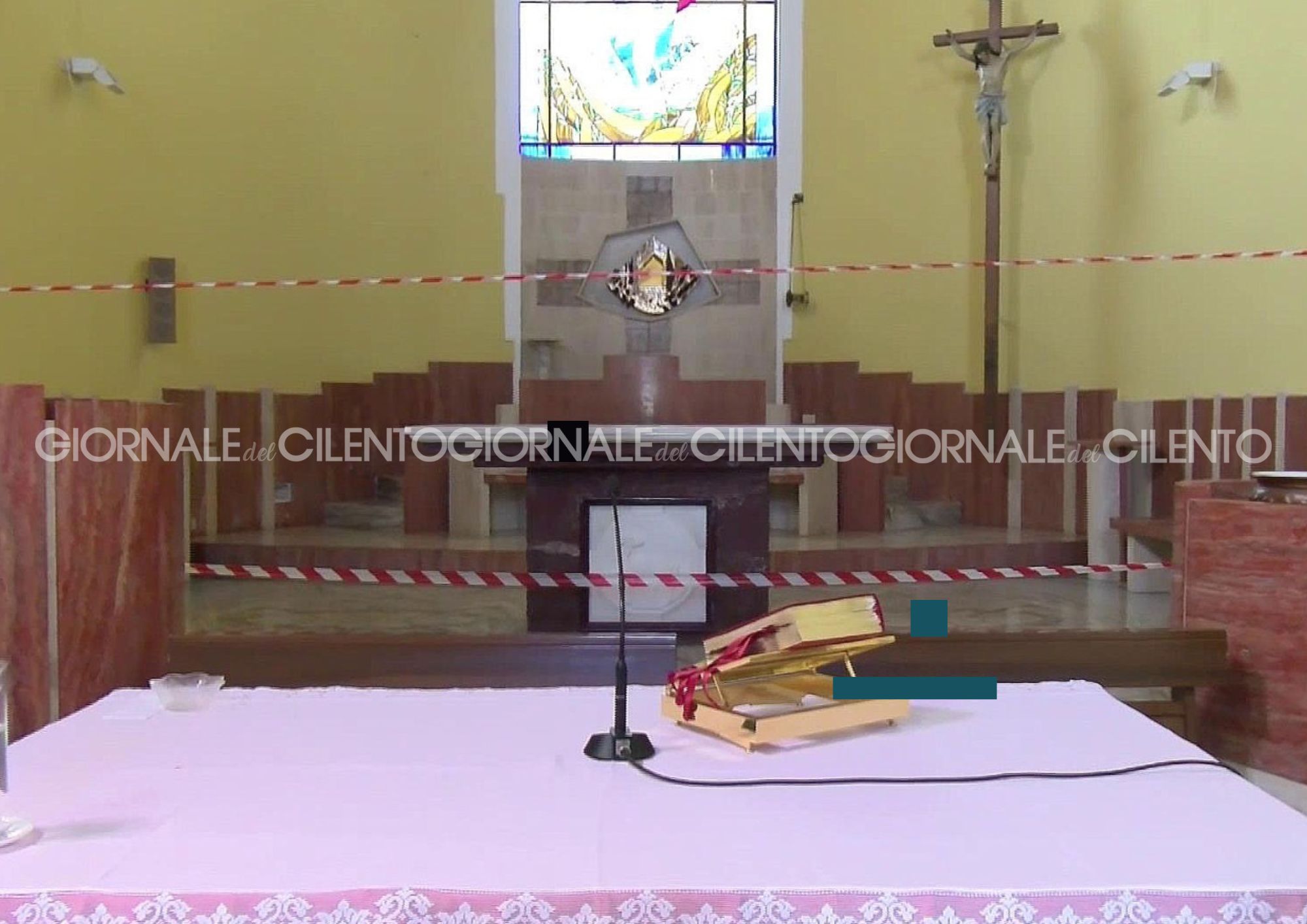 San Vito, cedimento nell’abside: sigilli alla chiesa. Rabbia tra i fedeli, lavori bloccati da un contenzioso legale