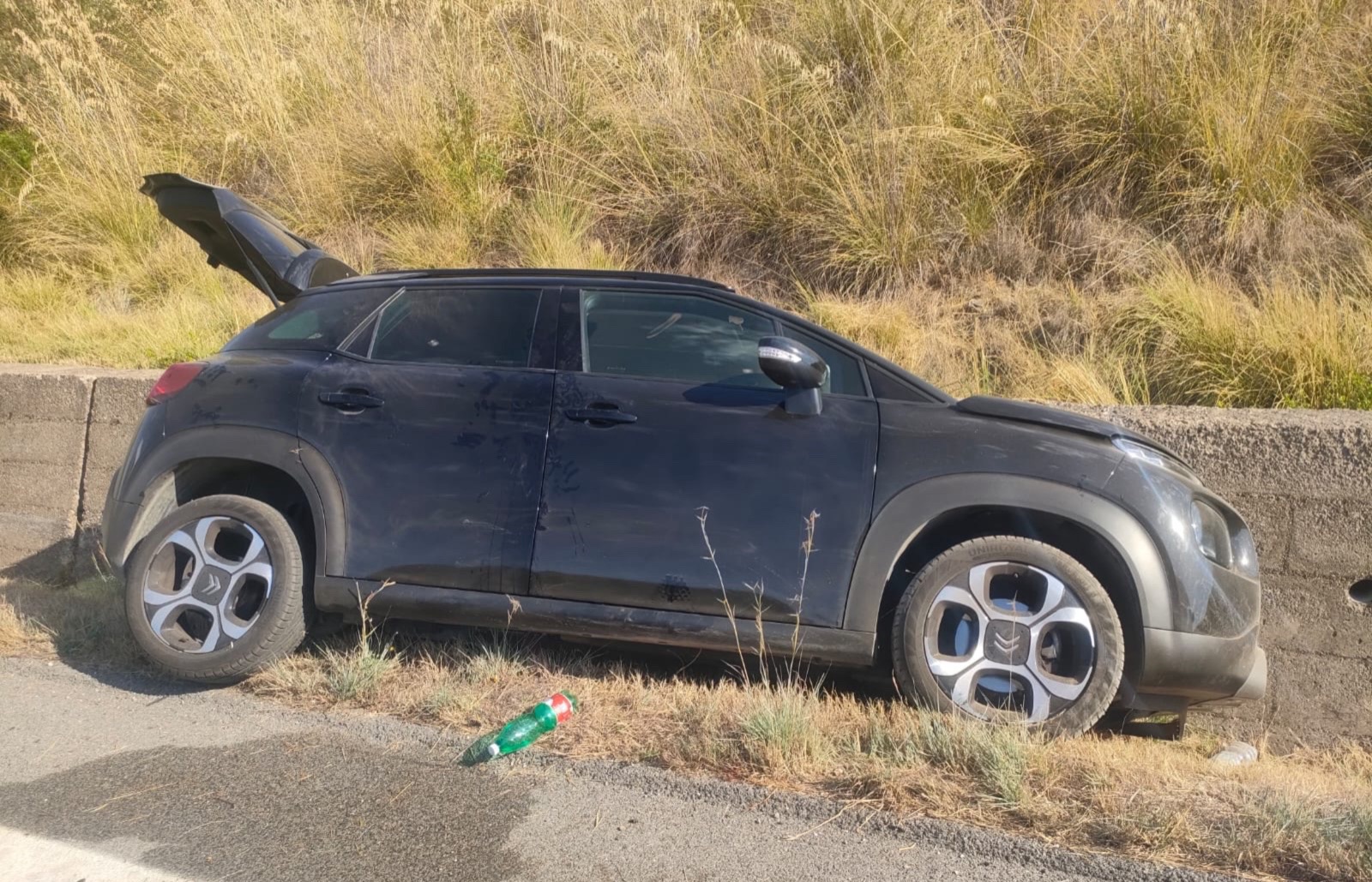 Cilentana, auto fuori strada: ferita una coppia