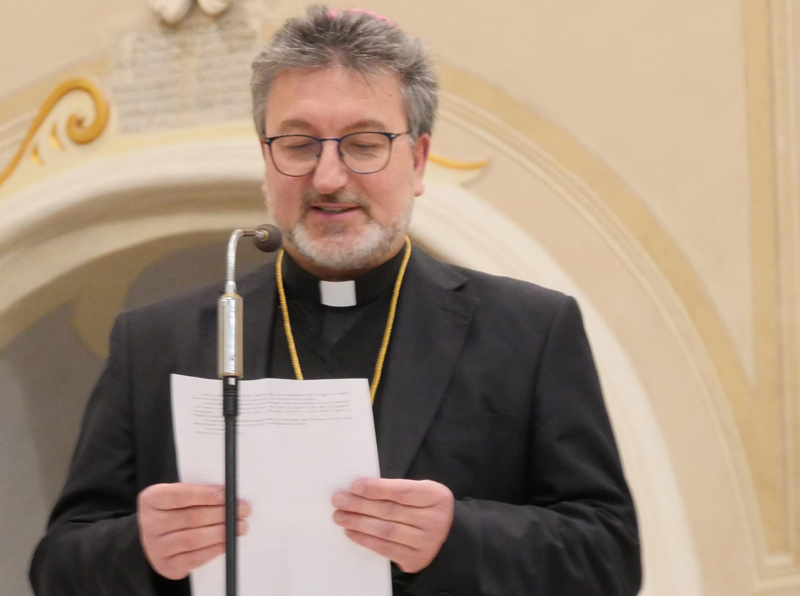 Prete e perpetua condannati per stalking: la Diocesi di Vallo della Lucania esprime vicinanza alla vittima