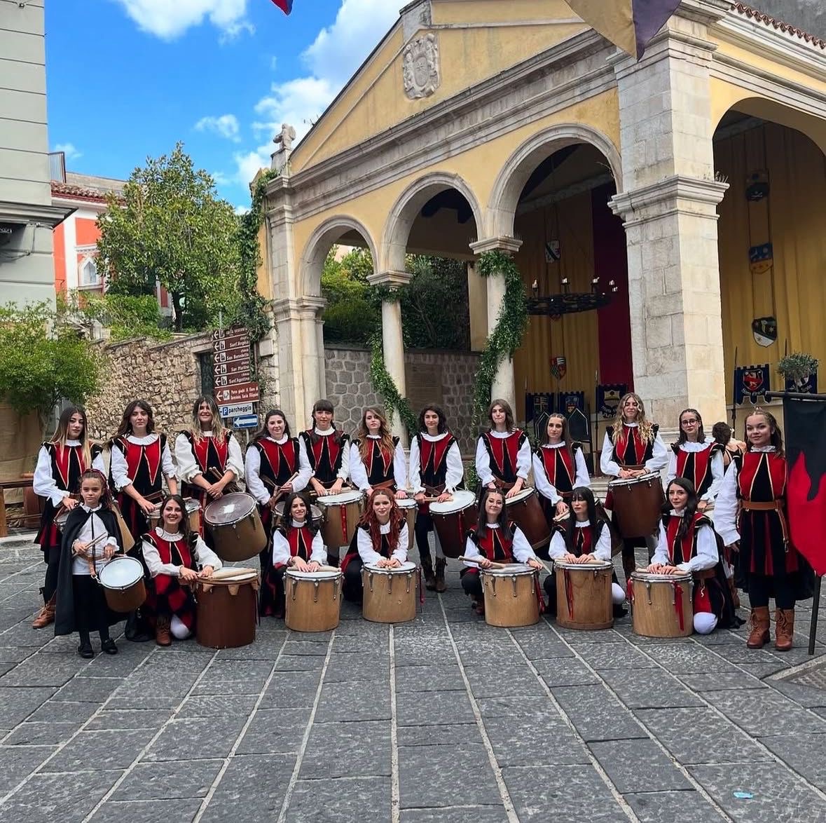 La Pro Loco Teggiano celebra tamburine, sbandieratori e musici dello ‘Stato di Diano’