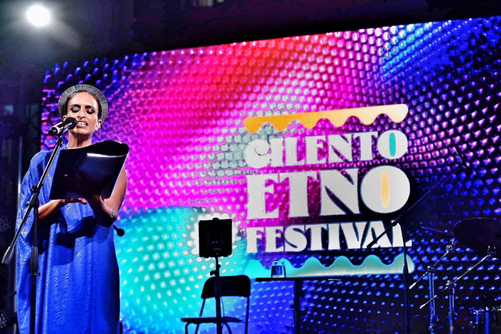 Torre Orsaia, Noa ferma il concerto: campane per la pace al Cilento EtnoFestival