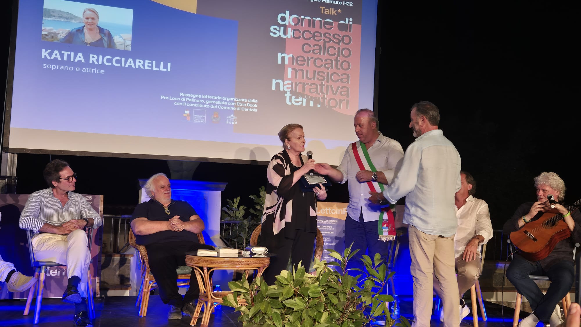 Palinuro, cittadinanza onoraria a Katia Ricciarelli e Flavio Pagano