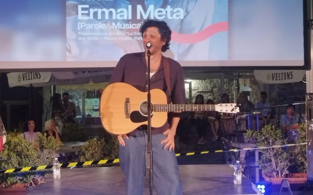 Palinuro, folla ed emozioni per Ermal Meta: tra romanzo e musica
