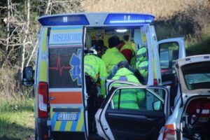 Aquara, trattore si ribalta durante i lavori nei campi: agricoltore in condizioni disperate