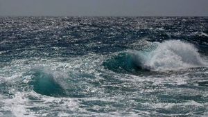 Paura in mare a Palinuro: due ragazze salvate dai bagnanti tra le onde
