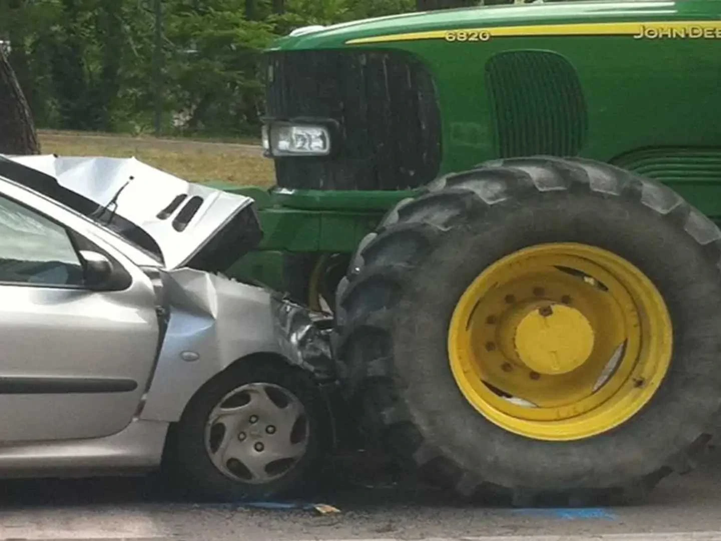 Scontro tra auto e trattore a Roccadaspide: ferito un 35enne
