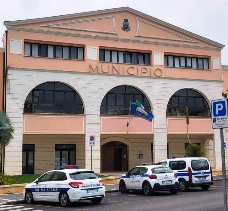 Agropoli, controlli della Polizia municipale sul conferimento rifiuti: «Nessuna tolleranza per gli incivili»
