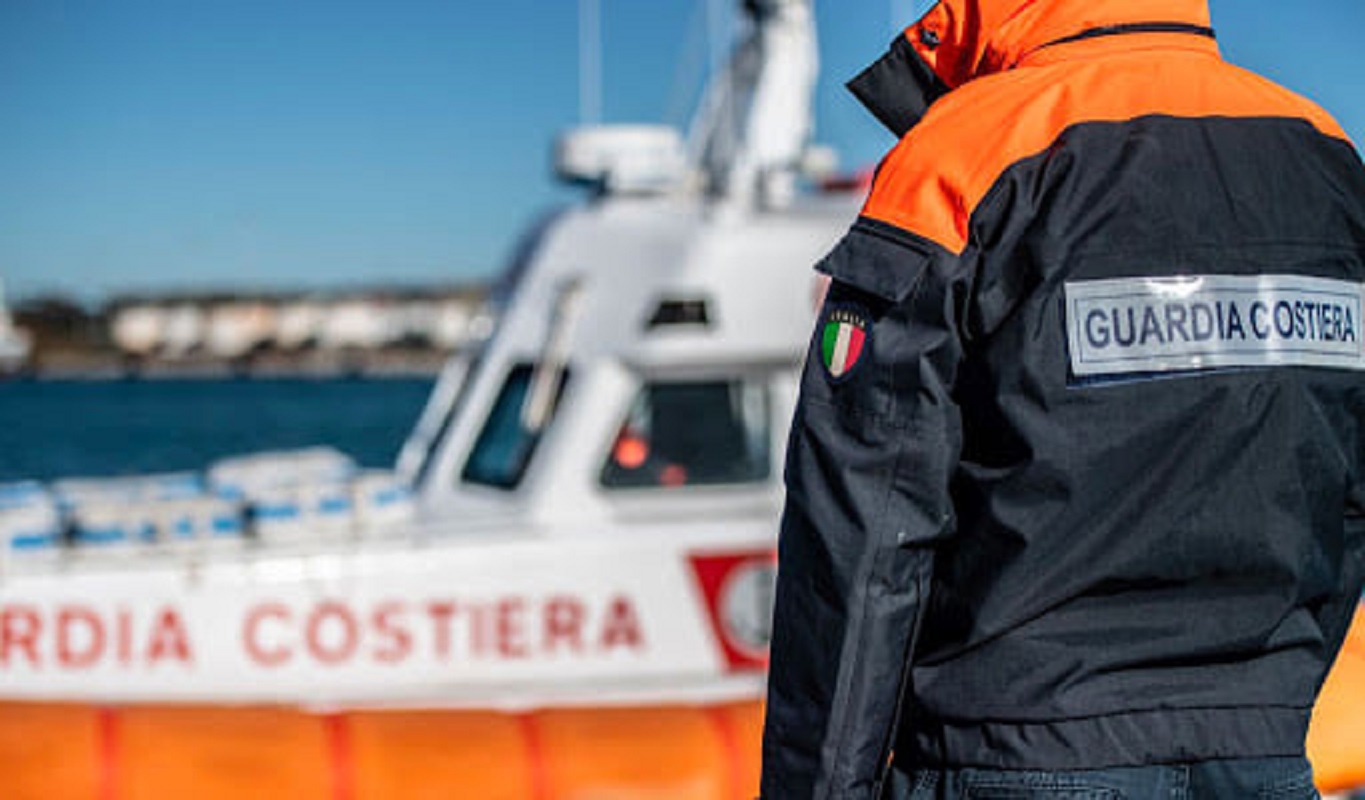 Pontili e pedana abusivi a Pioppi: scatta il sequestro