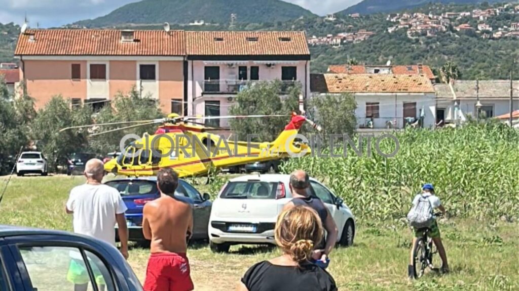 Casal Velino, uomo cade dal tetto: soccorso con l’eliambulanza