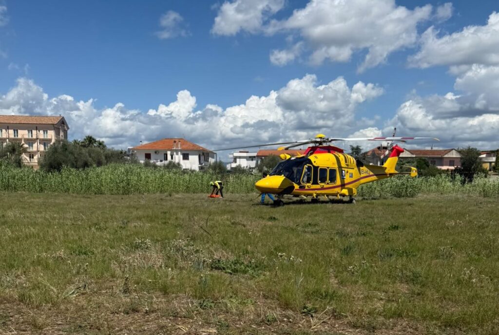 Casal Velino, restano gravi le condizioni del 50enne caduto dal tetto