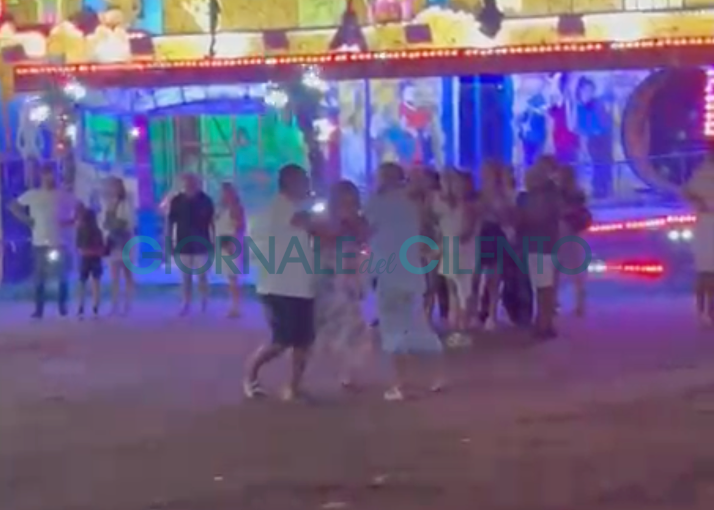 Rissa ad Ascea Marina, turisti si picchiano al luna park davanti ai bambini