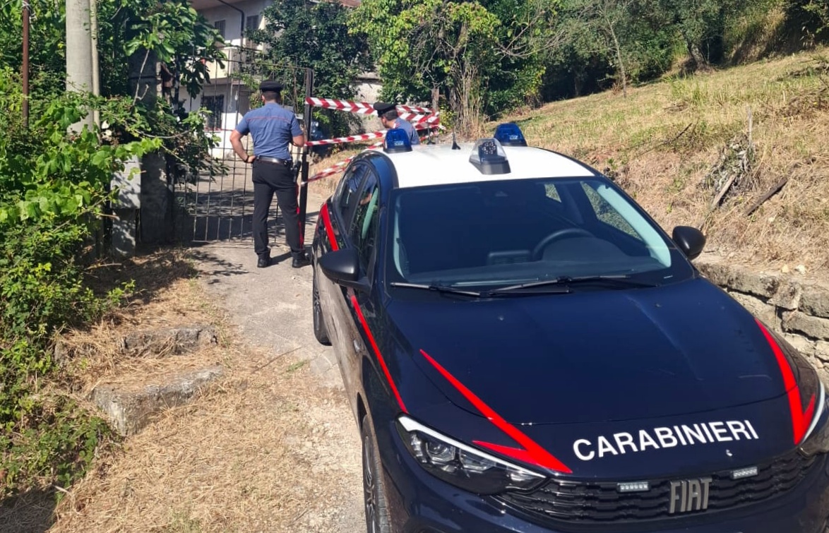 Ragazza denuncia: «Sono stata violentata». Due giovani ascoltati dai carabinieri
