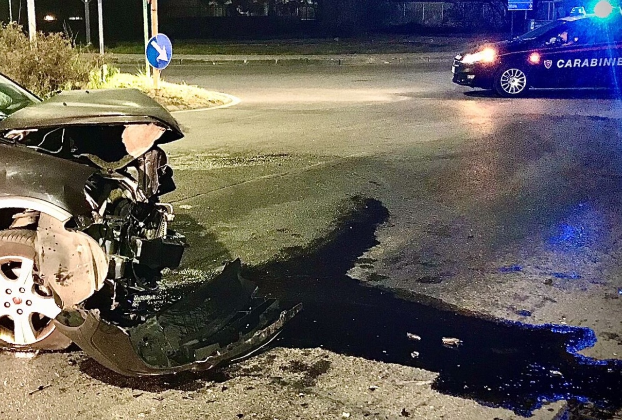 Incidente a Capaccio Paestum, scontro tra due auto: feriti due uomini