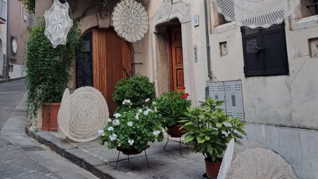 Sant’Arsenio, rubati alcuni mandala dell’associazione “L’arte nelle mani”