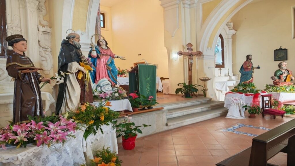 Montecorice, le statue dei patroni riunite nella chiesa madre per il primo Giubileo delle frazioni