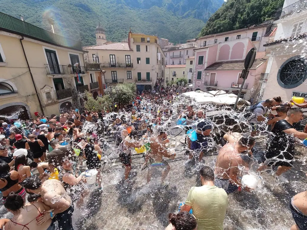Lite alla “Chiena” di Campagna, giovane accoltellato: indagini in corso