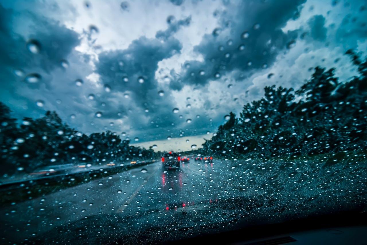 Campania, prorogata l’allerta meteo gialla: temporali fino a sabato sera