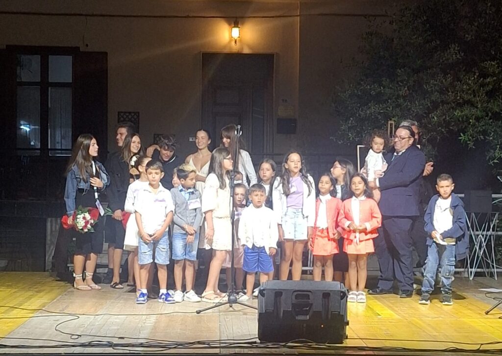 San Mauro Cilento, a ‘La Bottega della Fantasia’  vince “La giacca rotta” cantata da Marica Paragano