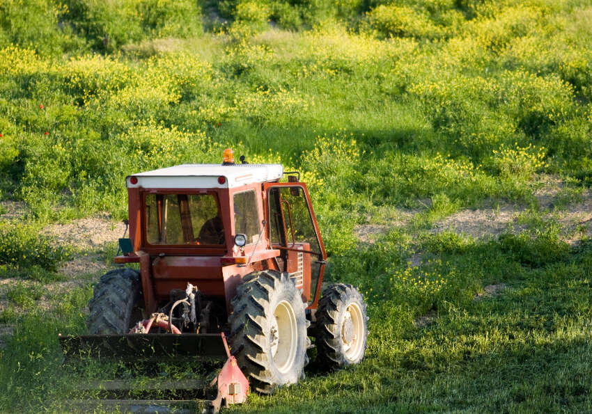 San Giovanni a Piro, cade dal trattore: ferito anziano agricoltore