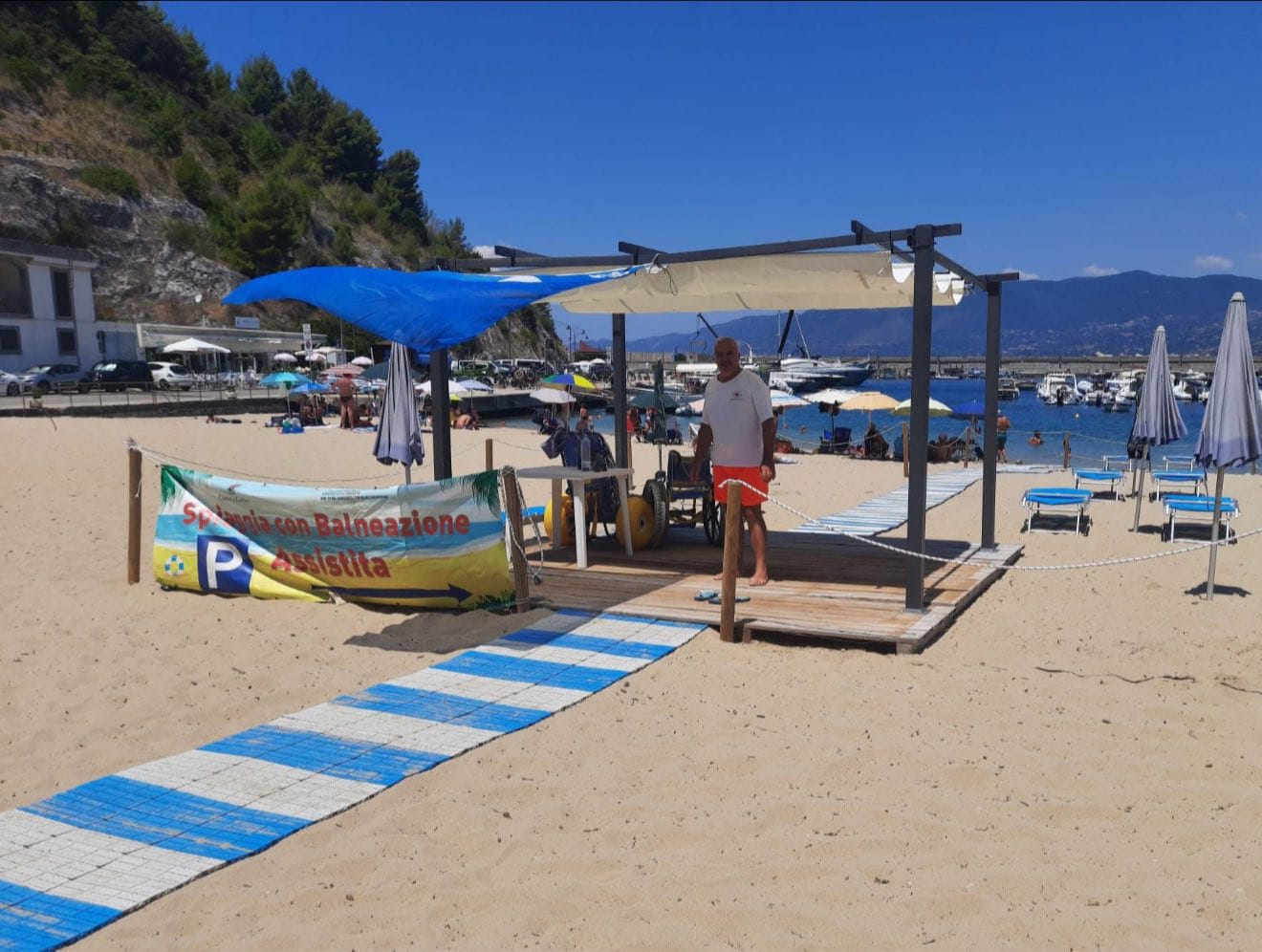Spiaggia inclusiva di Palinuro, il sindaco chiarisce: «Attiva fino al 30 settembre»