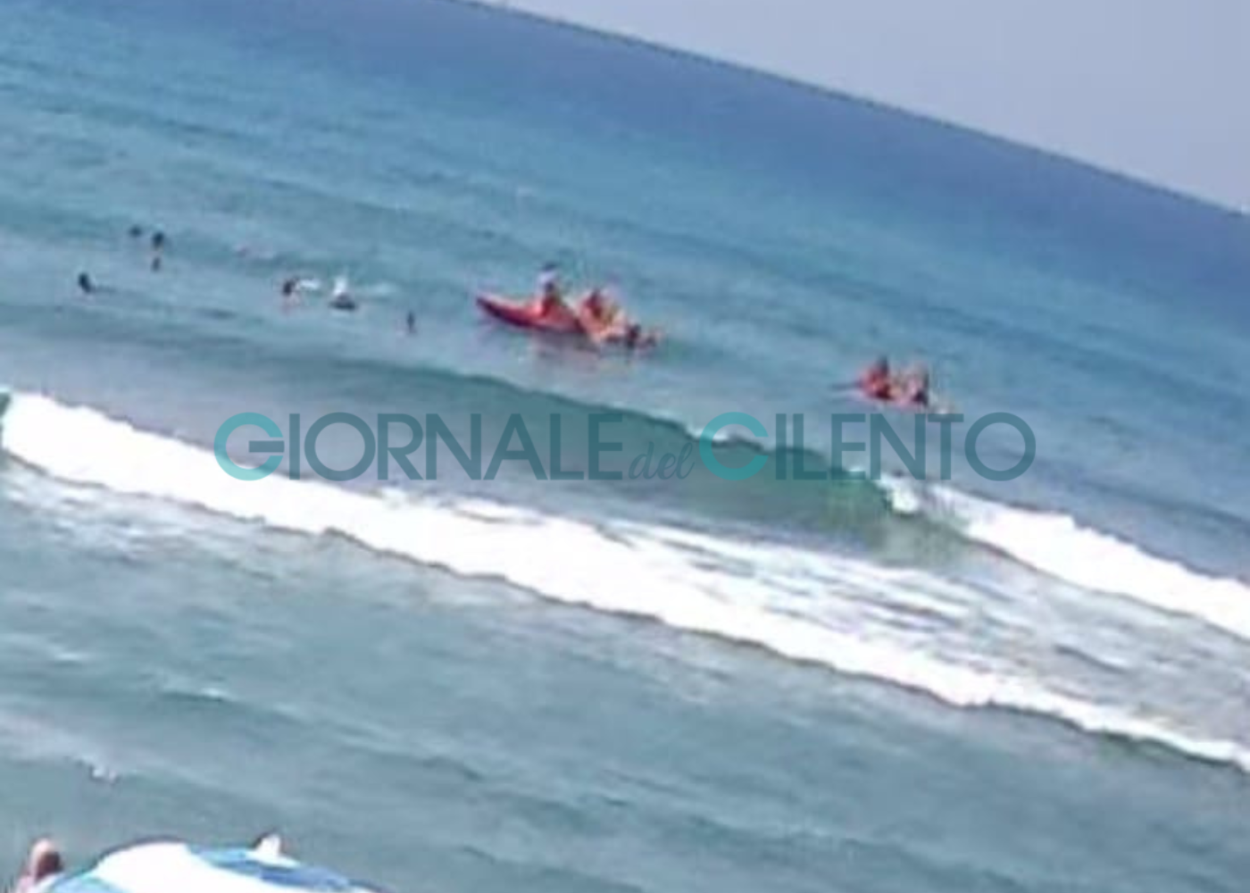 Palinuro, sette turisti salvati in mare dai bagnini