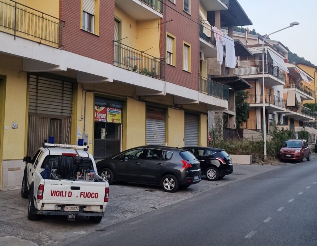 Doppio salvataggio dei vigili del fuoco: due anziane salvate a Sala Consilina e Sicignano degli Alburni