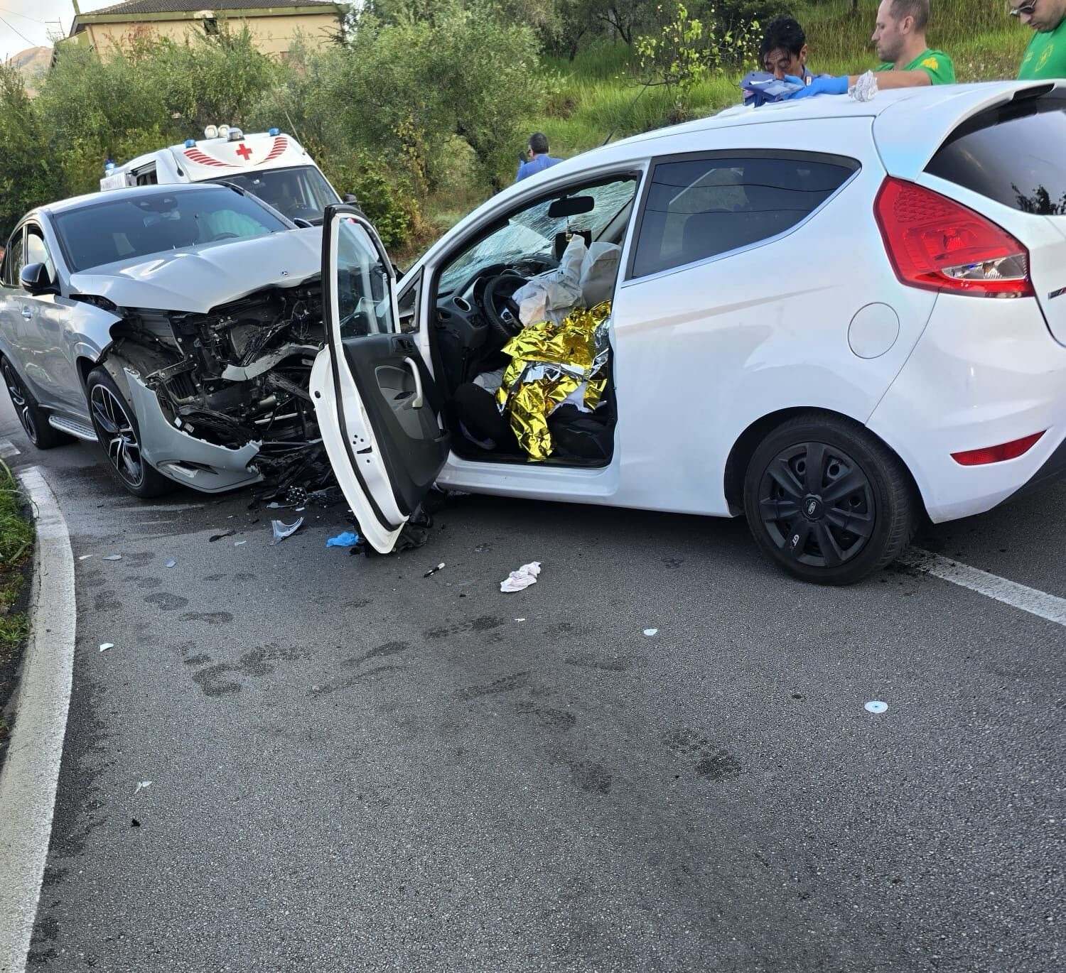 Domenica di sangue, grave incidente: 22enne muore sul colpo