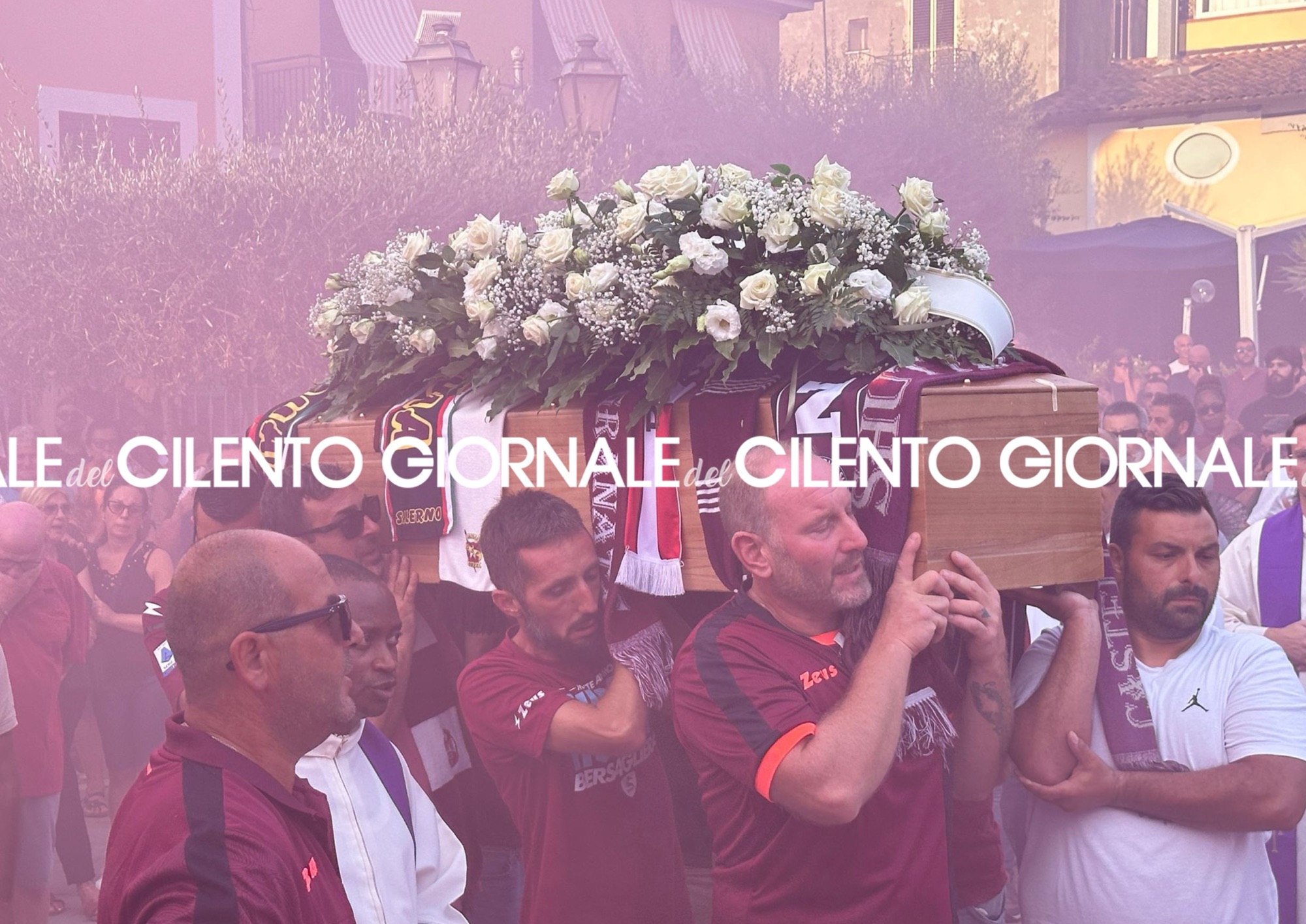 Castellabate, folla commossa ai funerali di Stefano Federico: il saluto della comunità e della Salernitana