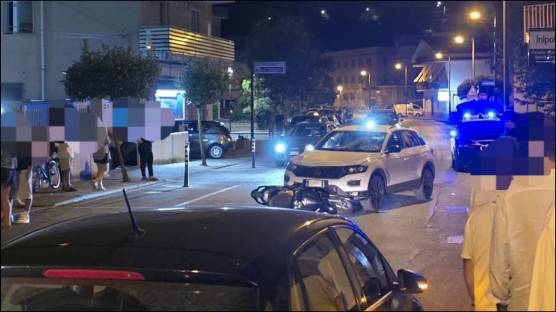 Sapri, scontro tra auto e scooter nella notte: due giovani in ospedale