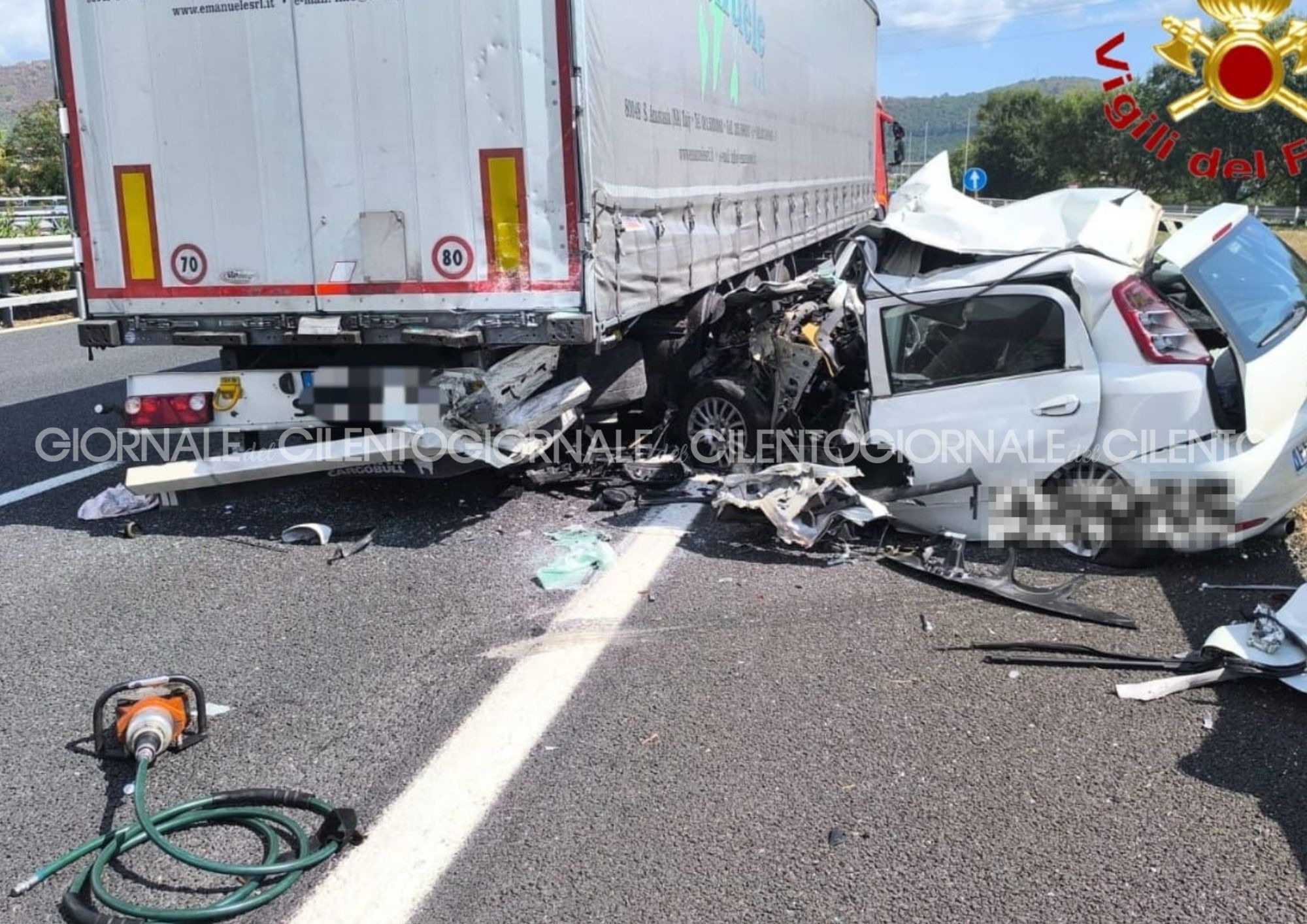 Scontro tra tir e utilitaria sull’A30: 38enne in gravissime condizioni