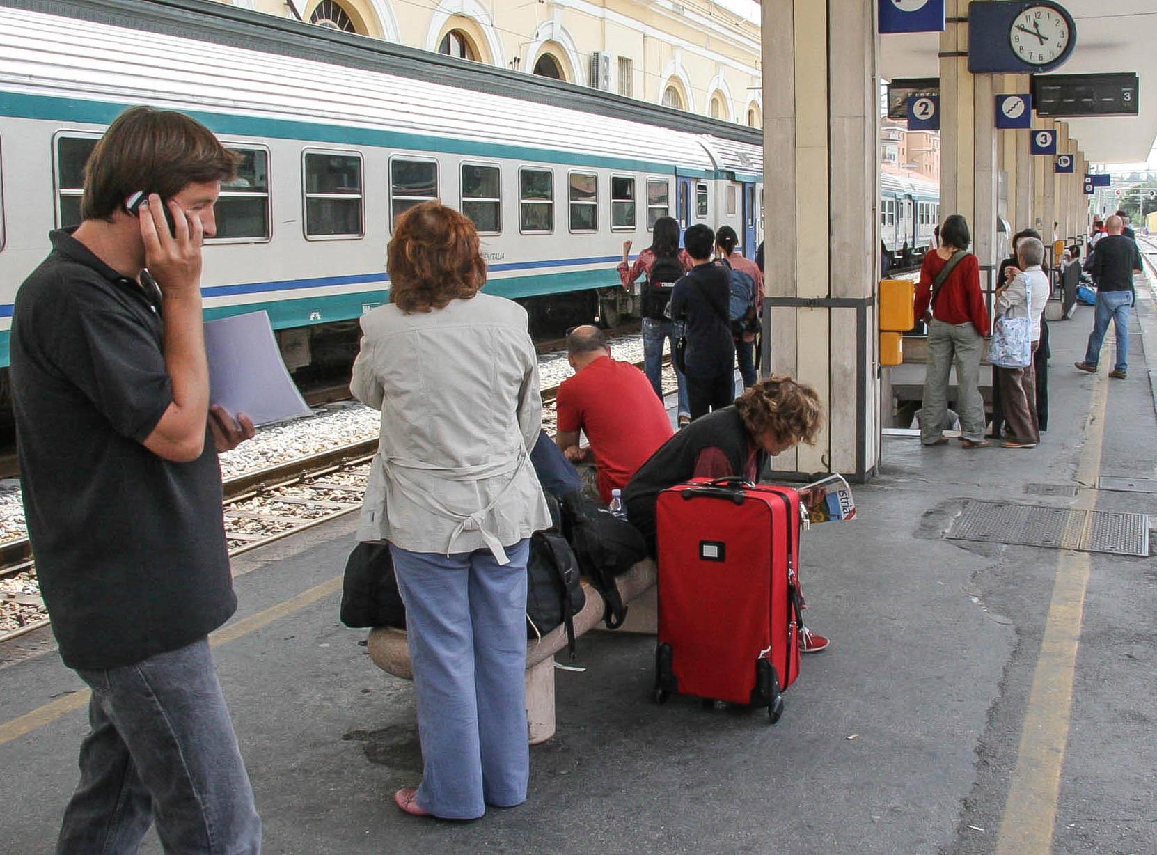 Battipaglia, linea interrotta per lavori: un mese senza treni
