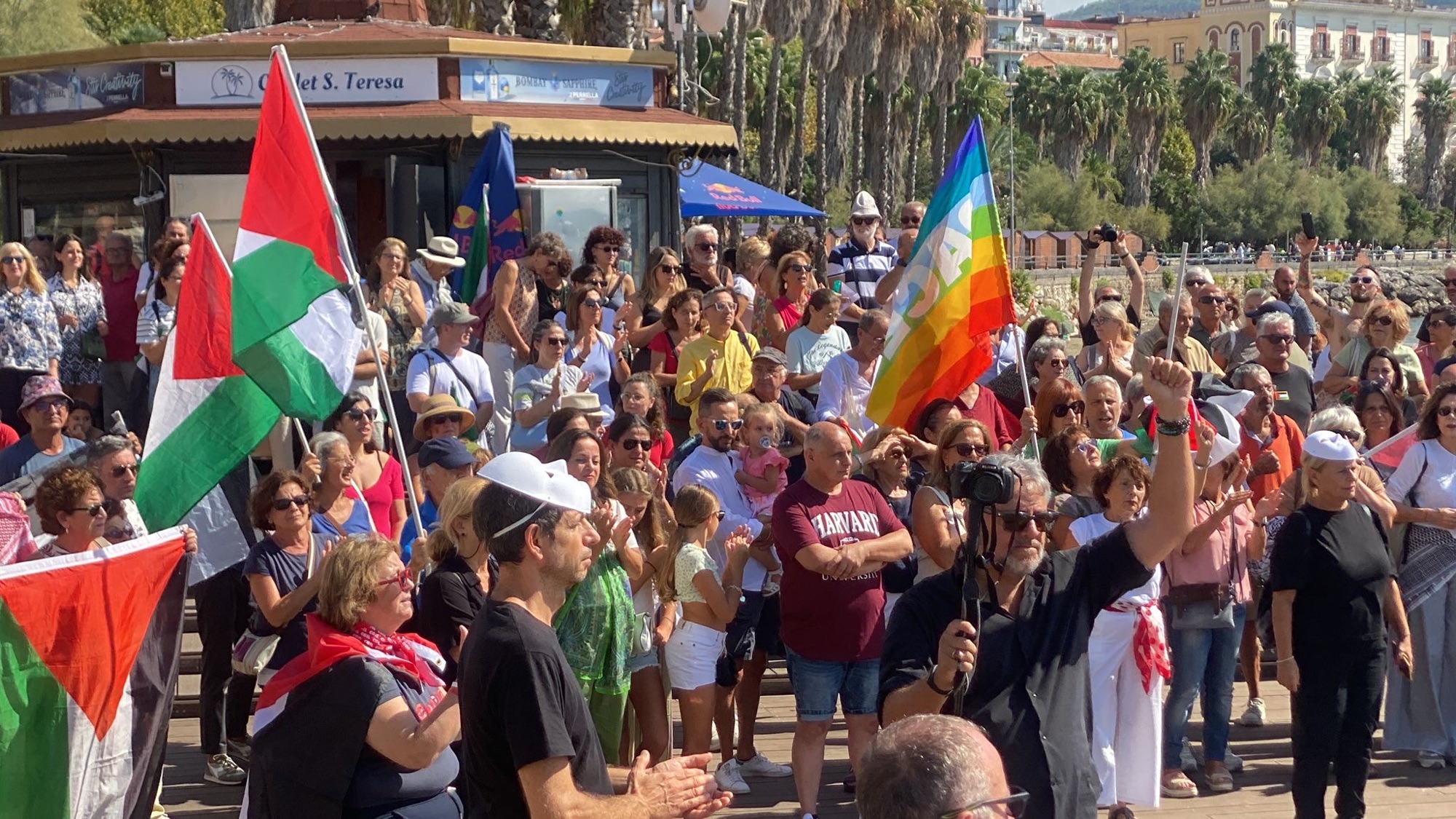 Salerno, partecipazione numerosa alla mobilitazione per la Sumud Flotilla