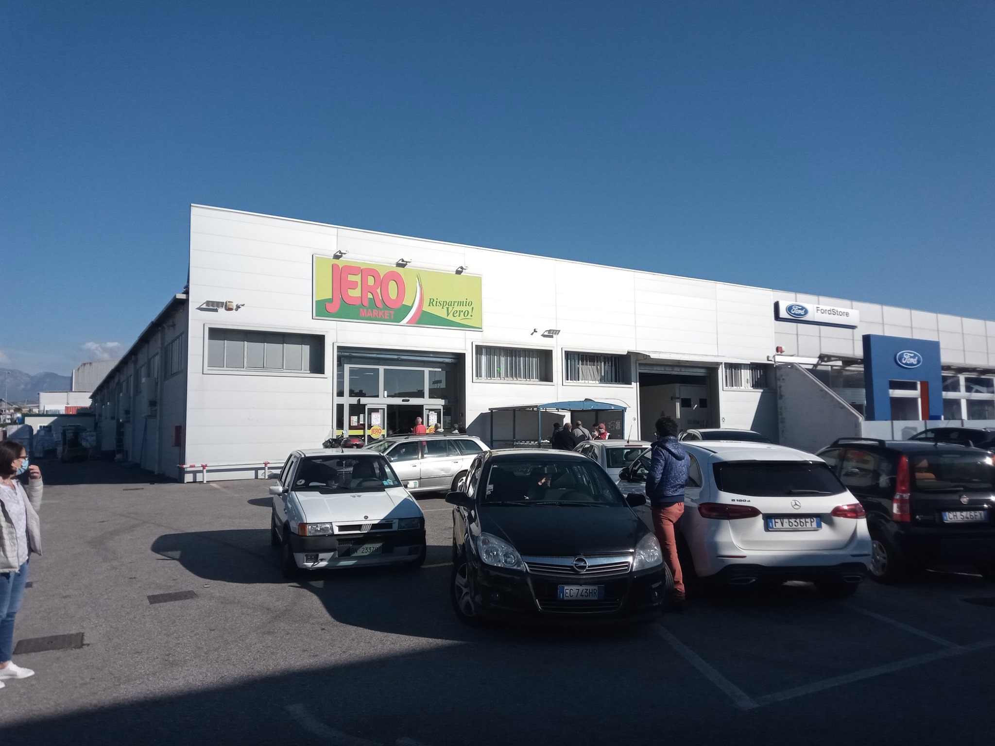 Salerno, colpo da 60mila euro in un supermercato della zona industriale