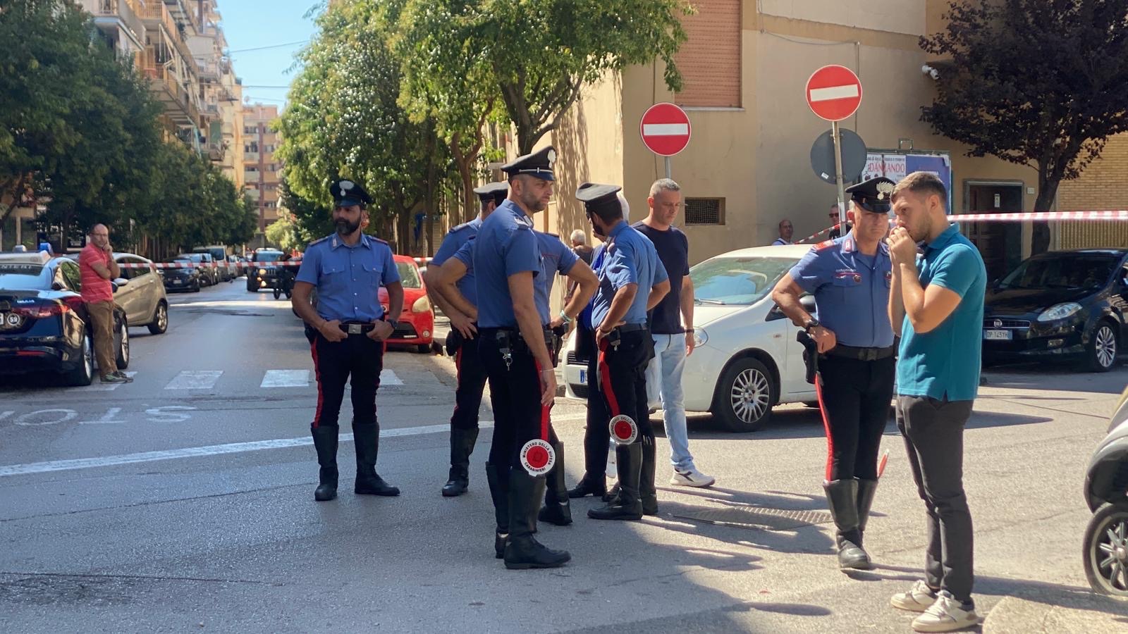 Salerno, sospetto ordigno davanti a un negozio chiuso: scatta l’allarme a Pastena