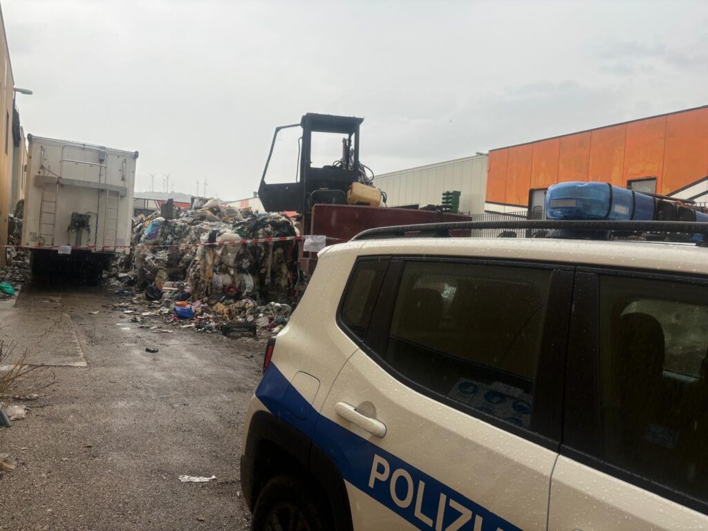 Roccadaspide, Polizia scopre gestione illecita di rifiuti: scatta &nbsp;sequestro in un’azienda