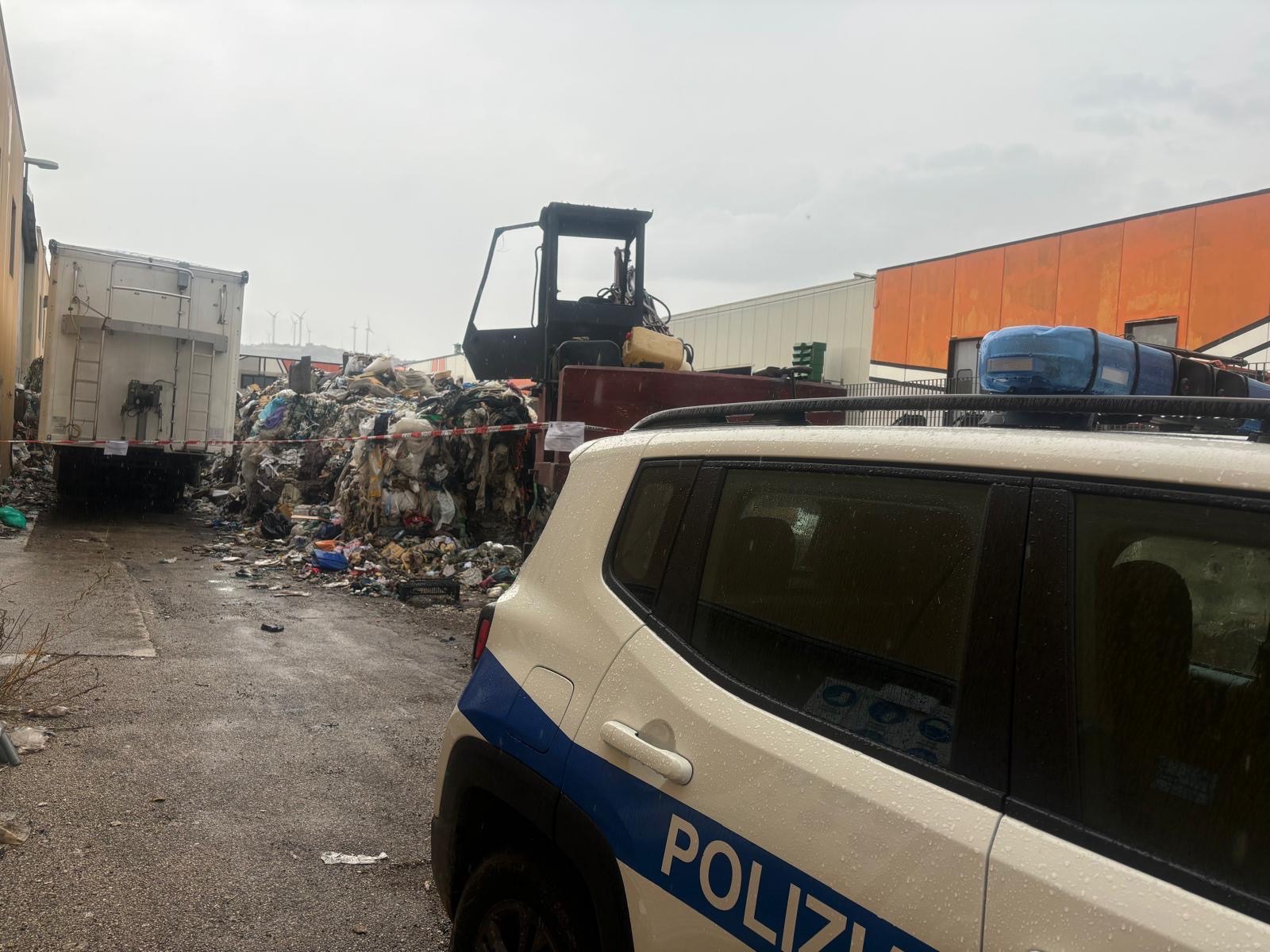 Roccadaspide, Polizia scopre gestione illecita di rifiuti: scatta  sequestro in un’azienda