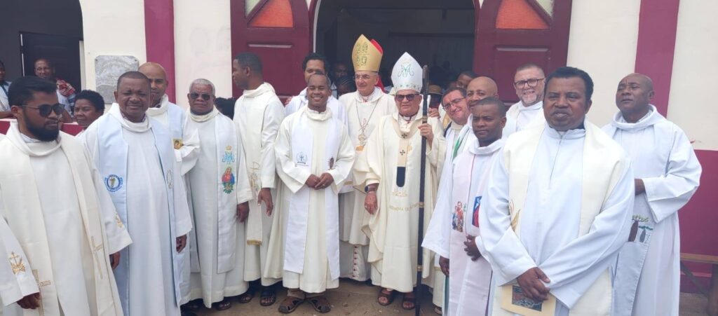 La Diocesi di Teggiano-Policastro in missione in Madagascar: il vescovo De Luca inaugura una nuova chiesa a Tsarabaria