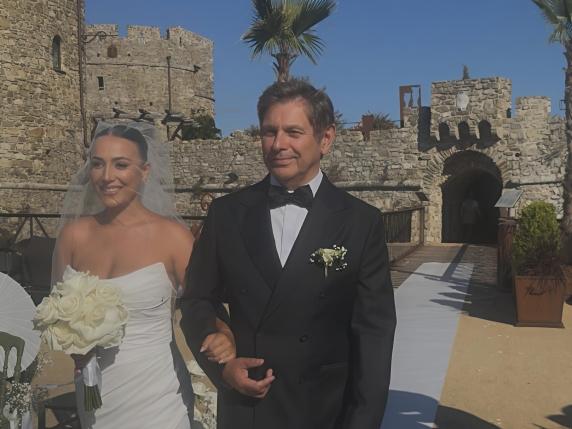 La figlia di Roger Taylor sposa al castello di Rocca Cilento: tra gli invitati i Duran Duran