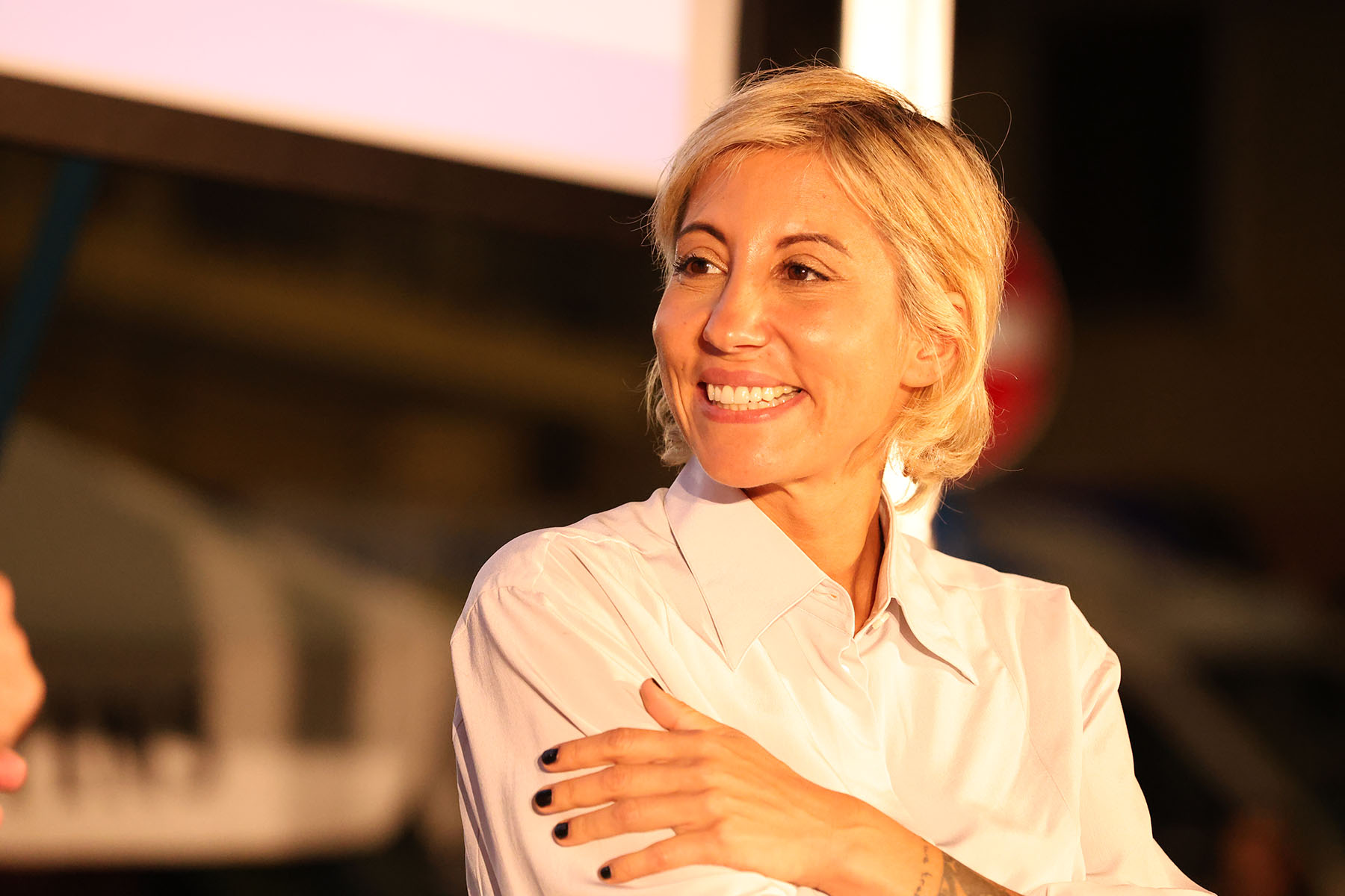 Palinuro, folla in Piazza Virgilio per Malika Ayane: successo per i “Dialoghi Mediterranei” | FOTO