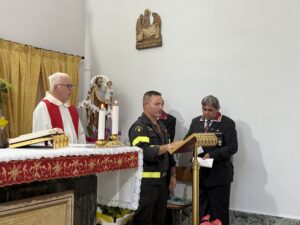 Capitello ricorda i caduti in divisa: messa nella cappella delle suore per onorare gli uomini della Polizia e dei Vigili del Fuoco