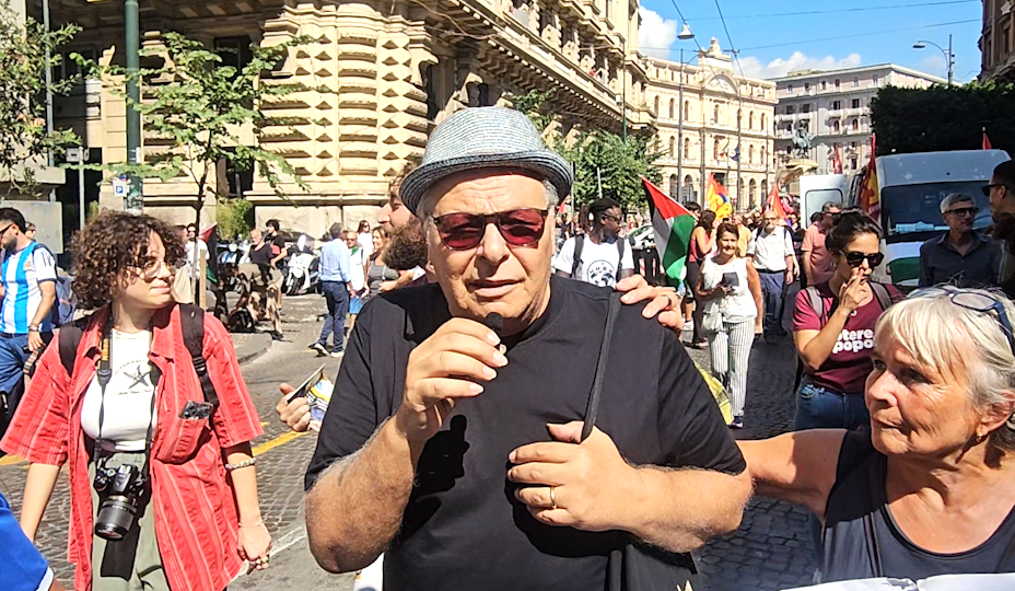 Napoli in piazza per la Palestina: decine di migliaia di persone al corteo in solidarietà contro l’offensiva israeliana a Gaza